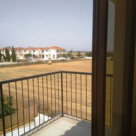 Schoenes-ferienhaus-mit-schlafzimmern-in-ruhiger-lage-mit-pool בית נופש *
